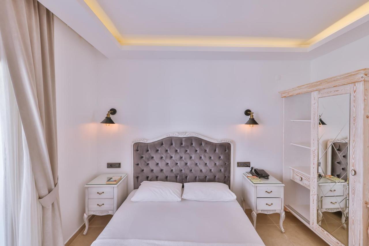 Twin Room Side Sea View